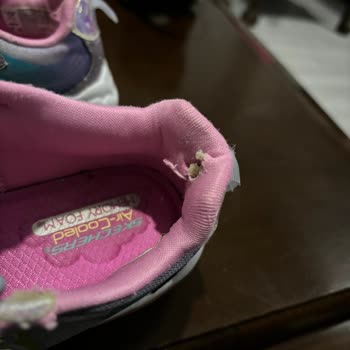 Skechers Ayakkabının Arka Astarında Deforme