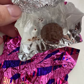 BİM Patiswiss Çikolata Ürünü İçinde Böcek Ve Kurt Problemi!