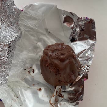 BİM Patiswiss Çikolata Ürünü İçinde Böcek Ve Kurt Problemi!