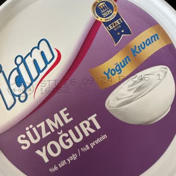 İçim Süt ve Süt Ürünleri İçim Süzme Yoğurt Küflenmiş.