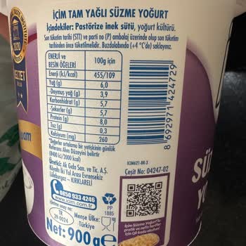 İçim Süt ve Süt Ürünleri İçim Süzme Yoğurt Küflenmiş.