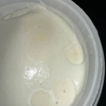 İçim Süt ve Süt Ürünleri İçim Süzme Yoğurt Küflenmiş.