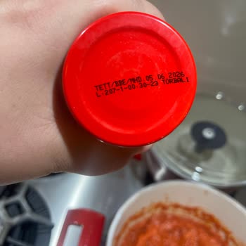 Tukaş Konserve Domates İçinde Siyah Madde Şoku