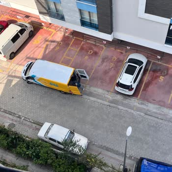 PTT Kargo PTT Eve Teslim Olan Kargoyu Daireme Getirmeden Bıraktı Gitti