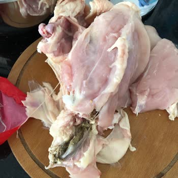 Şenpiliç Markalı Tavuktan Çıkan Yabancı Madde Şoku