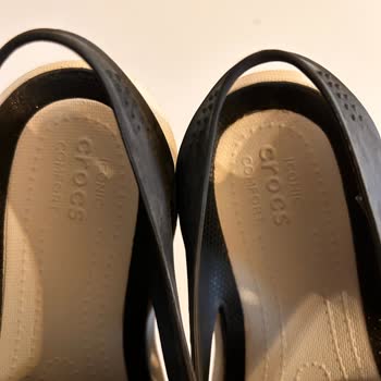 Crocsturkiye.com Crocs Ayakkabılarının Kısa Sürede Yıpranması