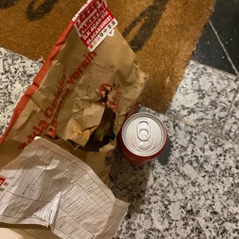 Trendyol GO İnceleme Ekibi Yerden Yemek Yemeği Kabul Ediyor Mu?