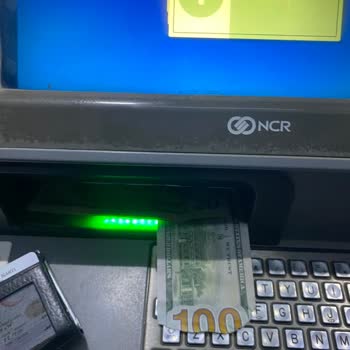 Yapı Kredi Bankası ATM'de Döviz Yatırma Sorunu Ve Yırtık Para İadesi
