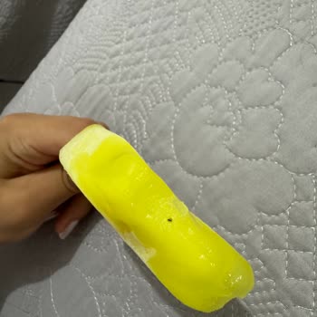 Algida Buz Parmaktan Çıkan Siyah Şeyler