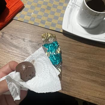 Kahve Dünyası Antalya Şok Market'ten Alınan Çikolatada Kurt Çıktı