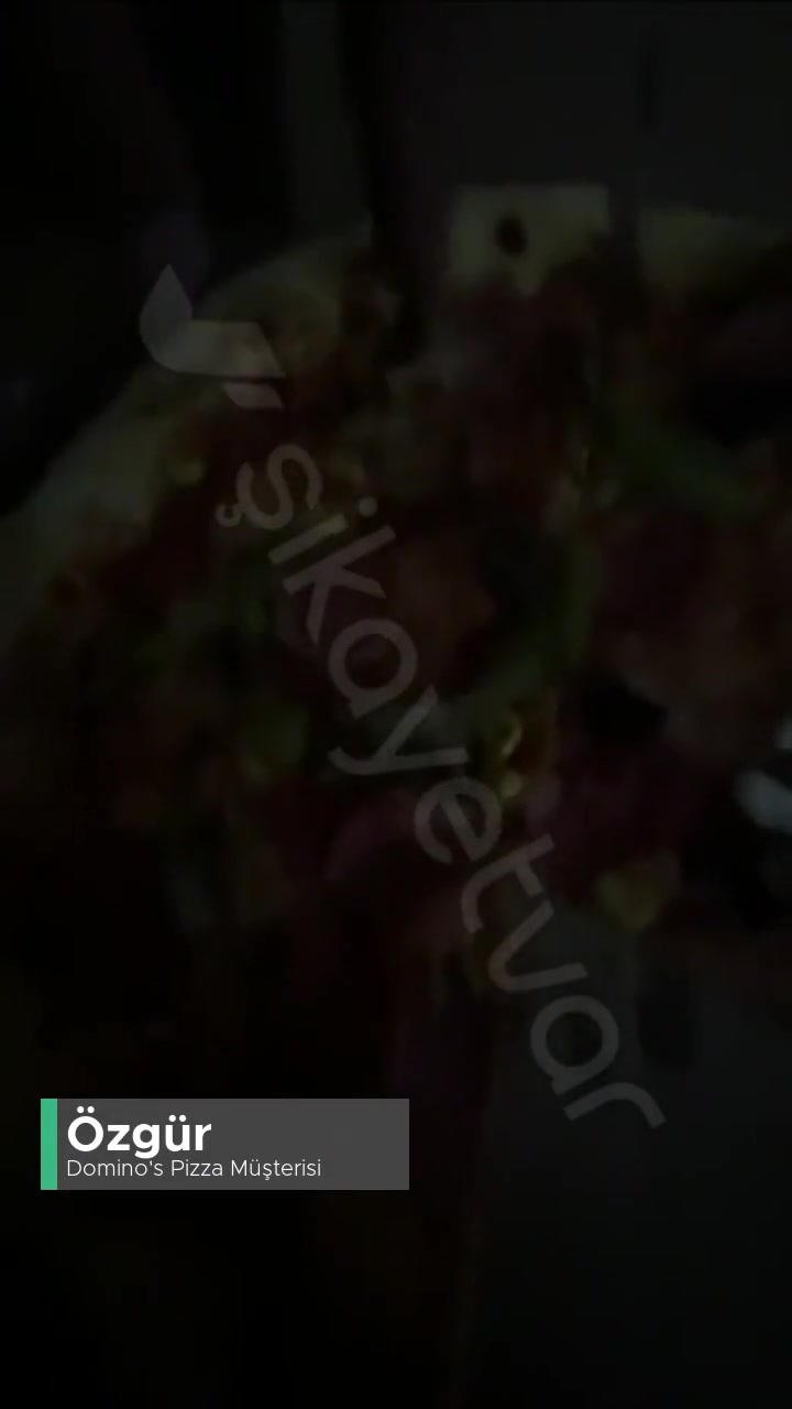 Domino's Pizza Resmen Malzeme Koymayı Unutmuş Sözde Adı Bol Malzemos Alıyoruz! videonun kapak resmi