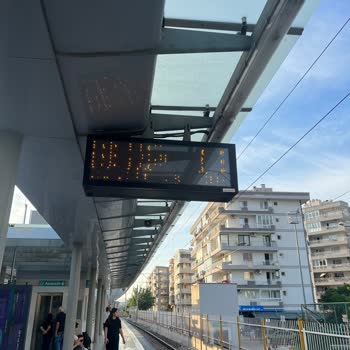 İzban Sabah Sefer Saatleri Az 20 Dakika Bekletiyor