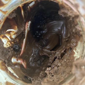 Kararmış Sertleşmiş Bozuk Nutella