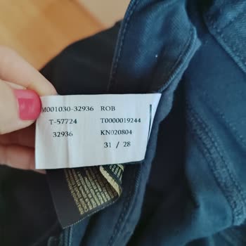 Mavi 3 Ayda Tüylenen Renk Atan Jean