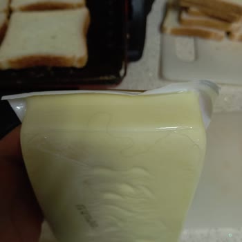 Altınkılıç Kaşarı Peyniri İçinde Kıl