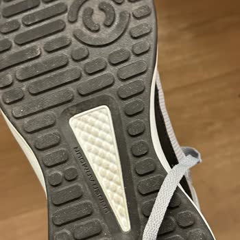 Under Armour Kullanılmış Ayıplı Ürün