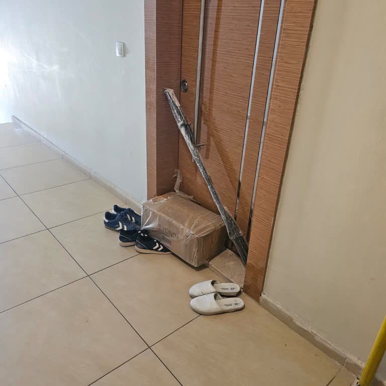 Sürat Kargo Kapıya Atılan Kargo
