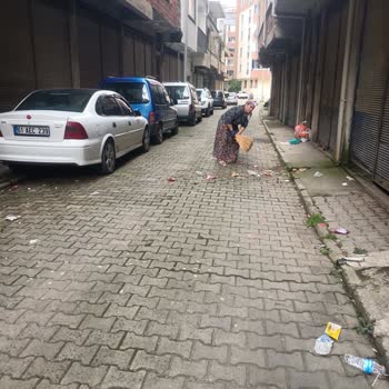 Araklı Belediyesi Mahalle Arası Çöp Pislik İçinde