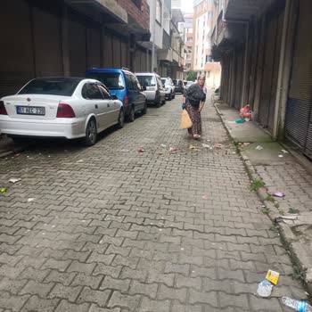 Araklı Belediyesi Mahalle Arası Çöp Pislik İçinde