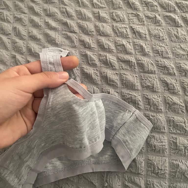 Ecrou Yırtık Külot Satıyorlar.