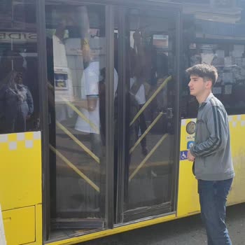 İETT 142B Sorunu Gelmiyor Arıza Yapıyor Kalabalık Oluyor