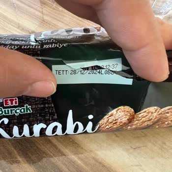 Eti Gıda Kurabi Bisküvi Kurt Çıktı
