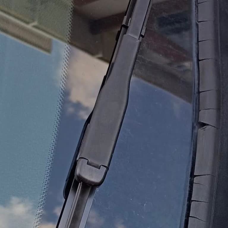 BMW FK044 Ön Cam Kenar Aksamı