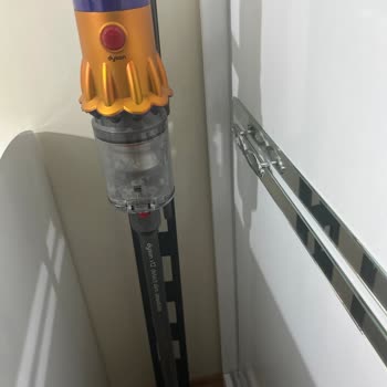 Dyson Kendi Kendine Kapanıyor