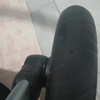 Civil Mağazacılık Pierre Cardin Bebek Arabası Tekerlekler 1 Kullanımda Delik Oldu