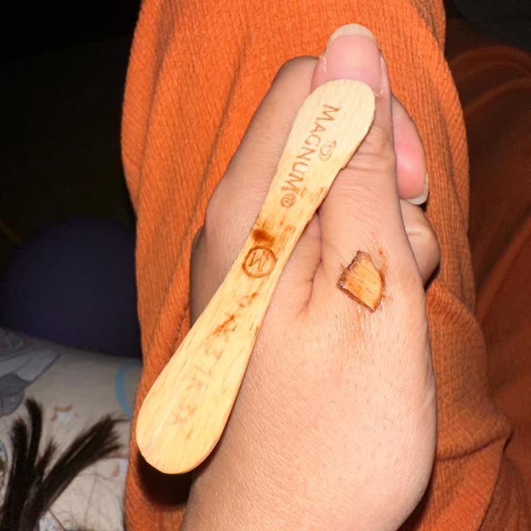 Magnum’un İçinden Tahta Parçası Çıktı