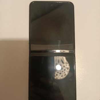 Samsung Galaxy Zflip5'in Ekran Sorunu Ve İade Talebi Reddedildi