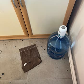 Simfer Fırın Camı Patladı