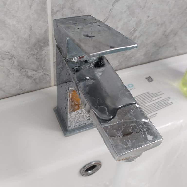 ECA Yeni Taktığım Lavabo Musluğu Üsten Su Kaçırdı