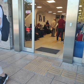 İş Bankası Etimesgut Şubesi'nde Uzun Sıra Bekleme Sorunu