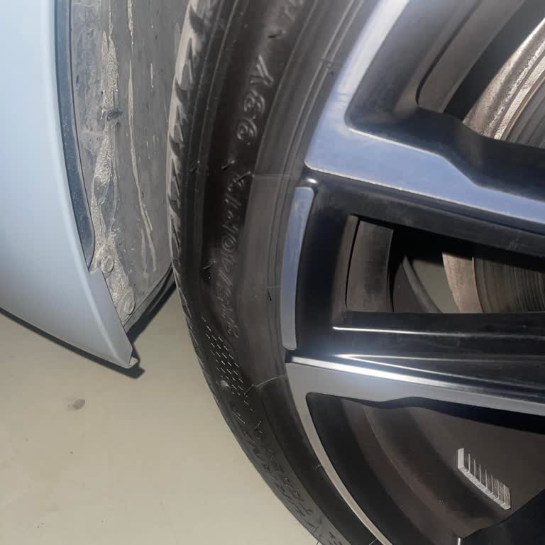 BMW Bridgestone Marka Sıfır Lastiğin Bombe Yapması