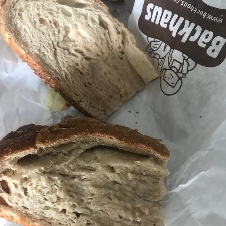 Backhaus Restaurant Ekmek Resmen Mayalanmamış, İçi Hamurdu!