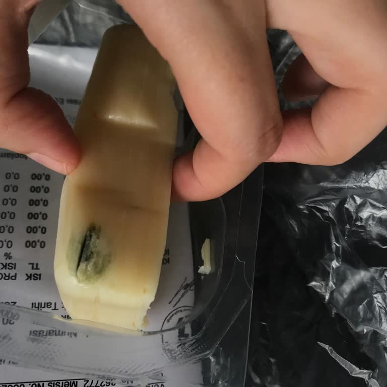 Özbereket Gıda Marketten Aldığımız Peynirde Küf Sorunu