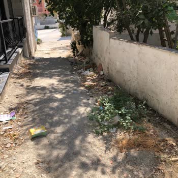 Çeşme Belediyesi Reisdere Mahallesi'nde İhmal Edilen Sokak Temizliği Ve Yol Sorunu