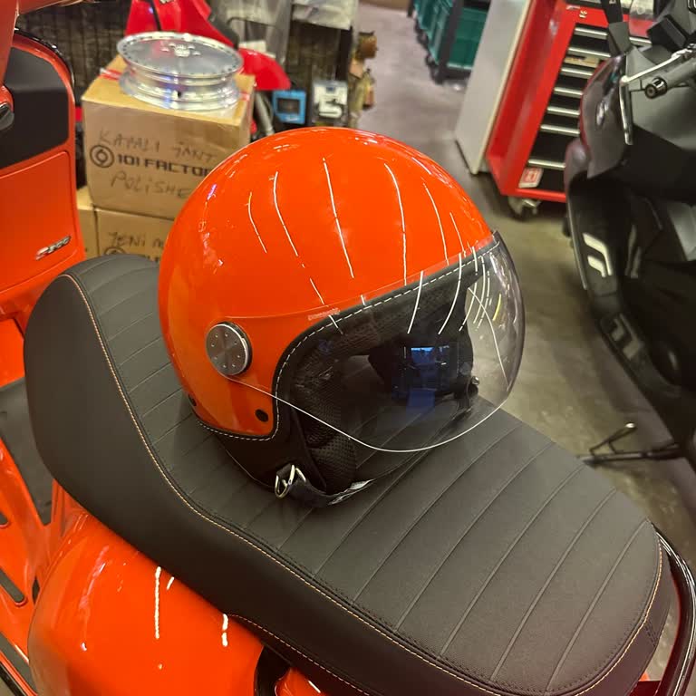 Vespa Türkiye Kask In Seleye Sığmama Problemi