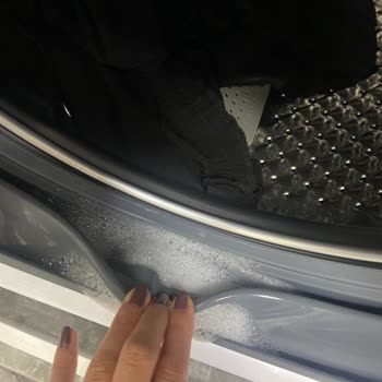 Çamaşır Makinesi Sorunları: Pis Koku ve Köpük Problemi