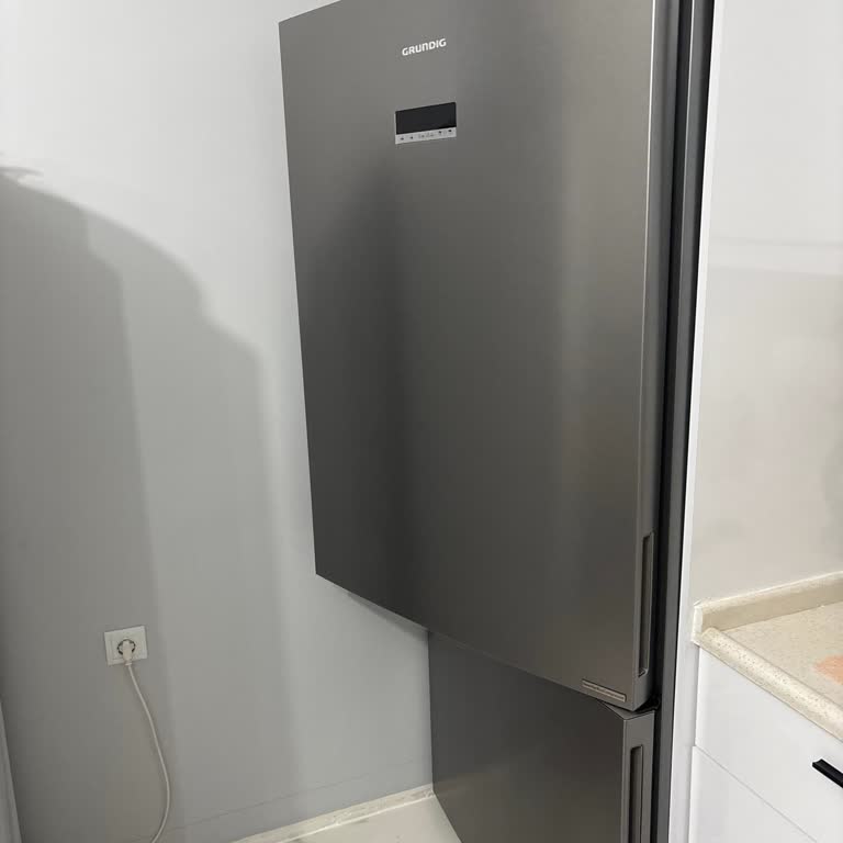 Grundig Marka Buzdolabımın Kapağının Yönünü Servis Değiştirmiyor.