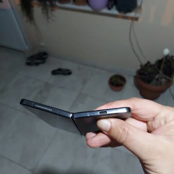 Samsung Z Fold 4 Telefonum Garantisini Yok Sayıyorlar.