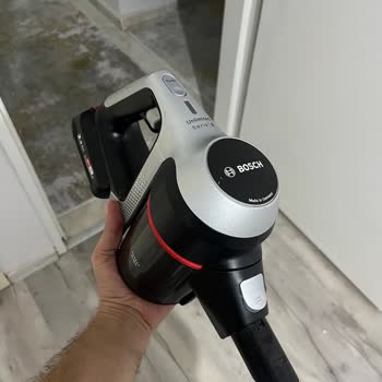 Bosch Dikey Süpürge Sürekli Bir Yerleri Kırılıyor
