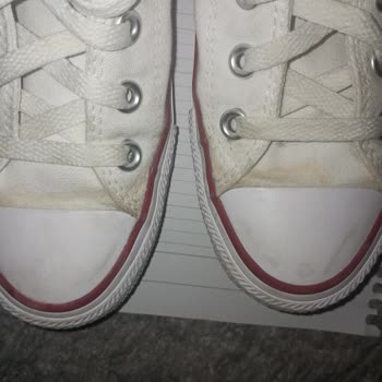 Beyaz Converse Ayakkabılarımın Bez Kısmı Sarardı