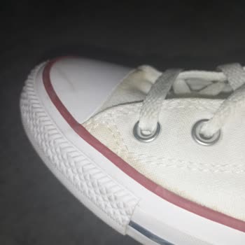 Beyaz Converse Ayakkabılarımın Bez Kısmı Sarardı
