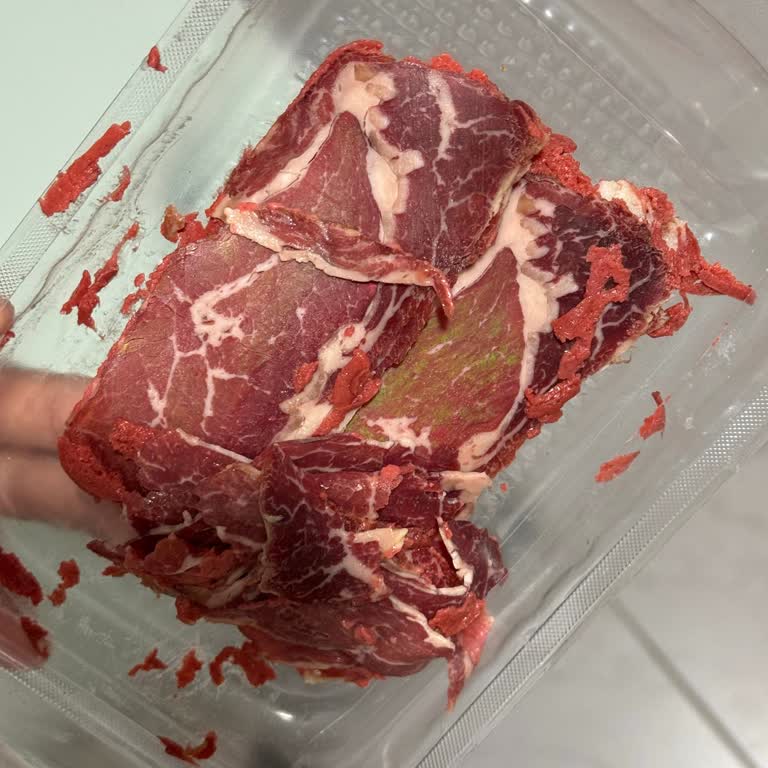 Migros'tan Satın Aldığım Pastırmada Fosforlu Yeşil Rengi Gözüküyor