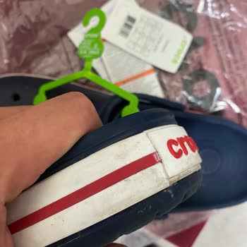 Crocs Terlik & Ayakkabı Crocs Ayakkabıda Birleşim Hataları Ve Yetersiz Onarım