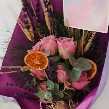 Taze Çiçek'in Görselle Alakasız Çiçek Teslim Etmesi Ve Onaya Sunmaması