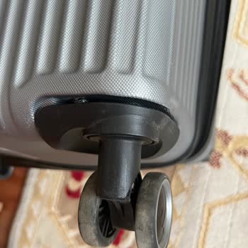 Migros'tan Aldığım Valizin Tekeri Kırıldı Değiştirmek İstiyorum