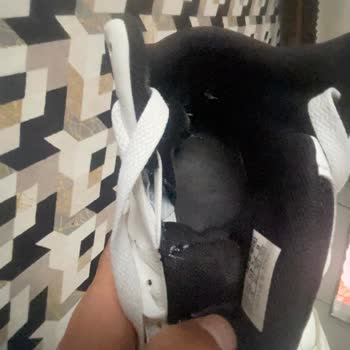 Adidas Marka Ayakkabını Üstün Çatlaması